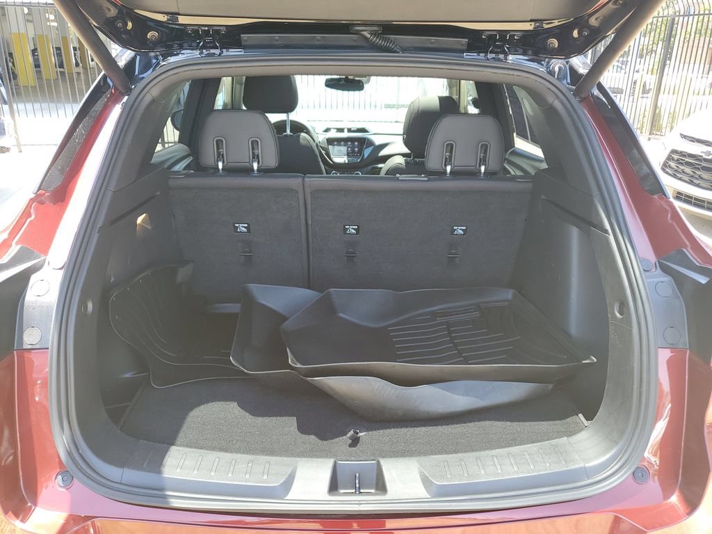Used 2023 Chevrolet TrailBlazer RS w/ Sun and Liftgate Package FWD image 10