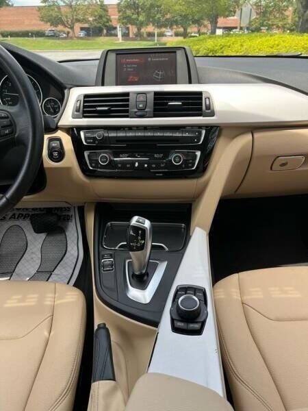 Used 2016 BMW M4 Convertible w/ Executive Package RWD image 18