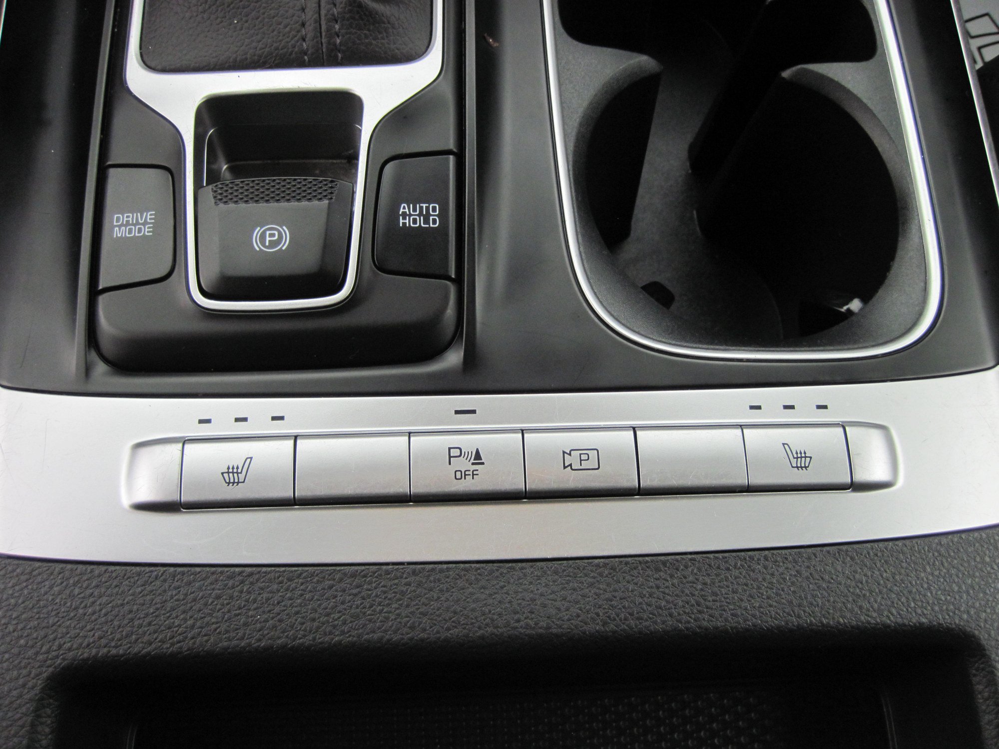 Used 2024 Kia Carnival LX FWD image 17