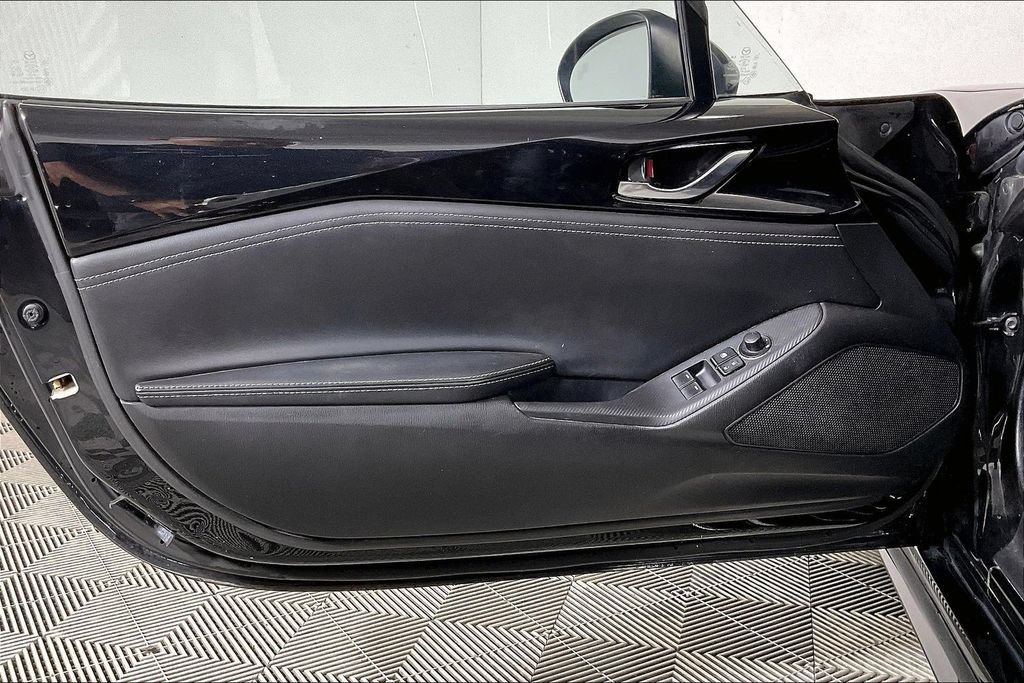 Used 2020 MAZDA MX-5 Miata RF Club RWD image 22
