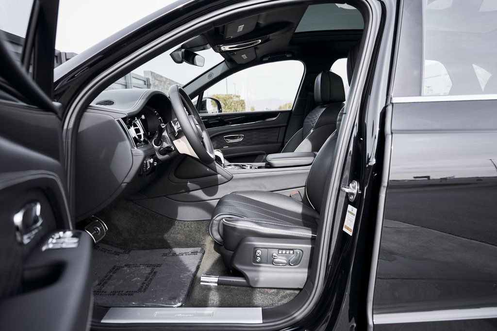 Used 2023 Bentley Bentayga Extended Wheelbase AWD/4WD image 31