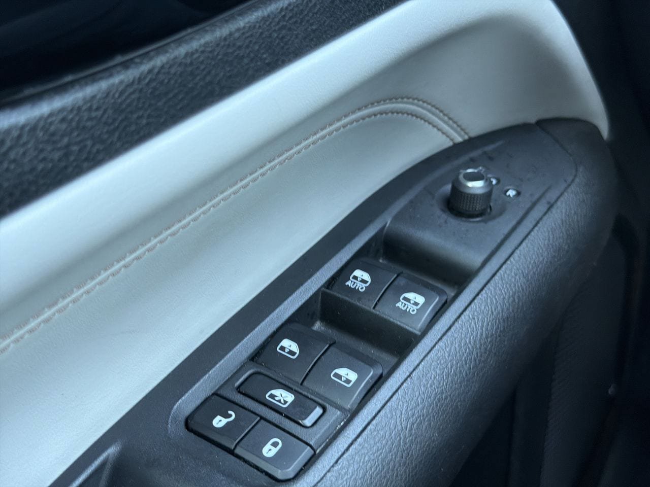 Used 2024 Jeep Compass Limited AWD/4WD image 11
