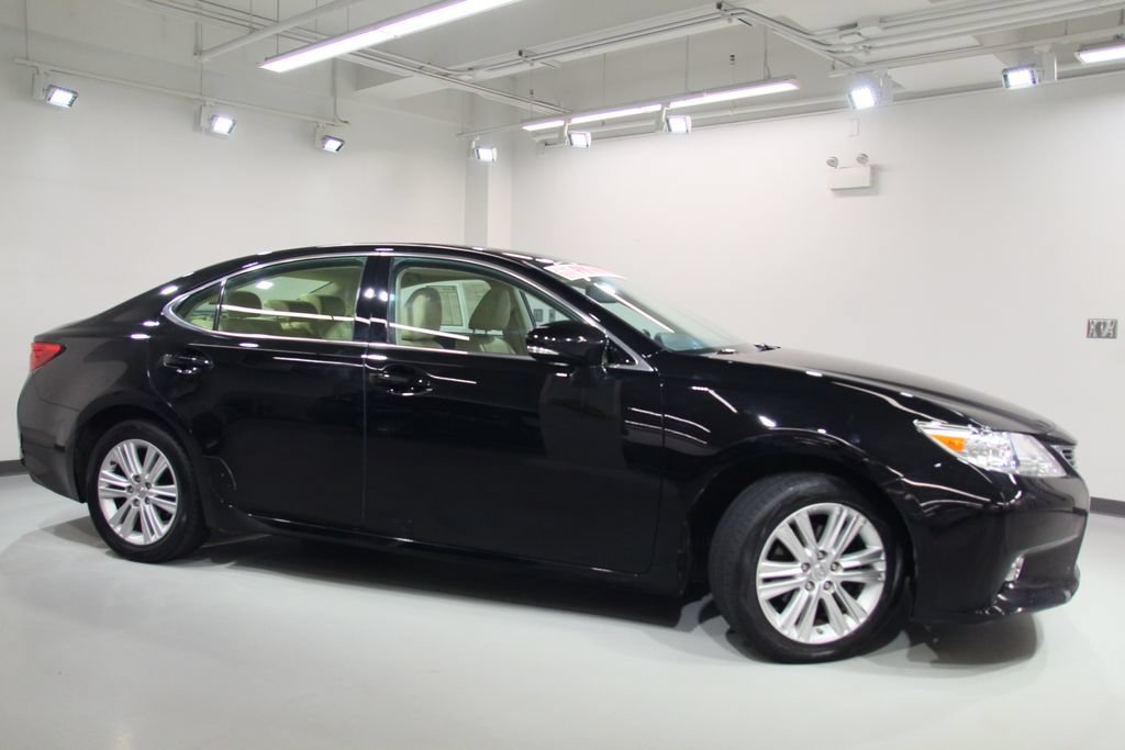 Used 2014 Lexus ES 350 w/ Premium Package FWD image 11