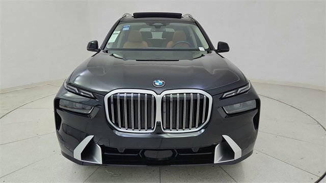 Used 2025 BMW X7 xDrive40i w/ Executive Package image 2