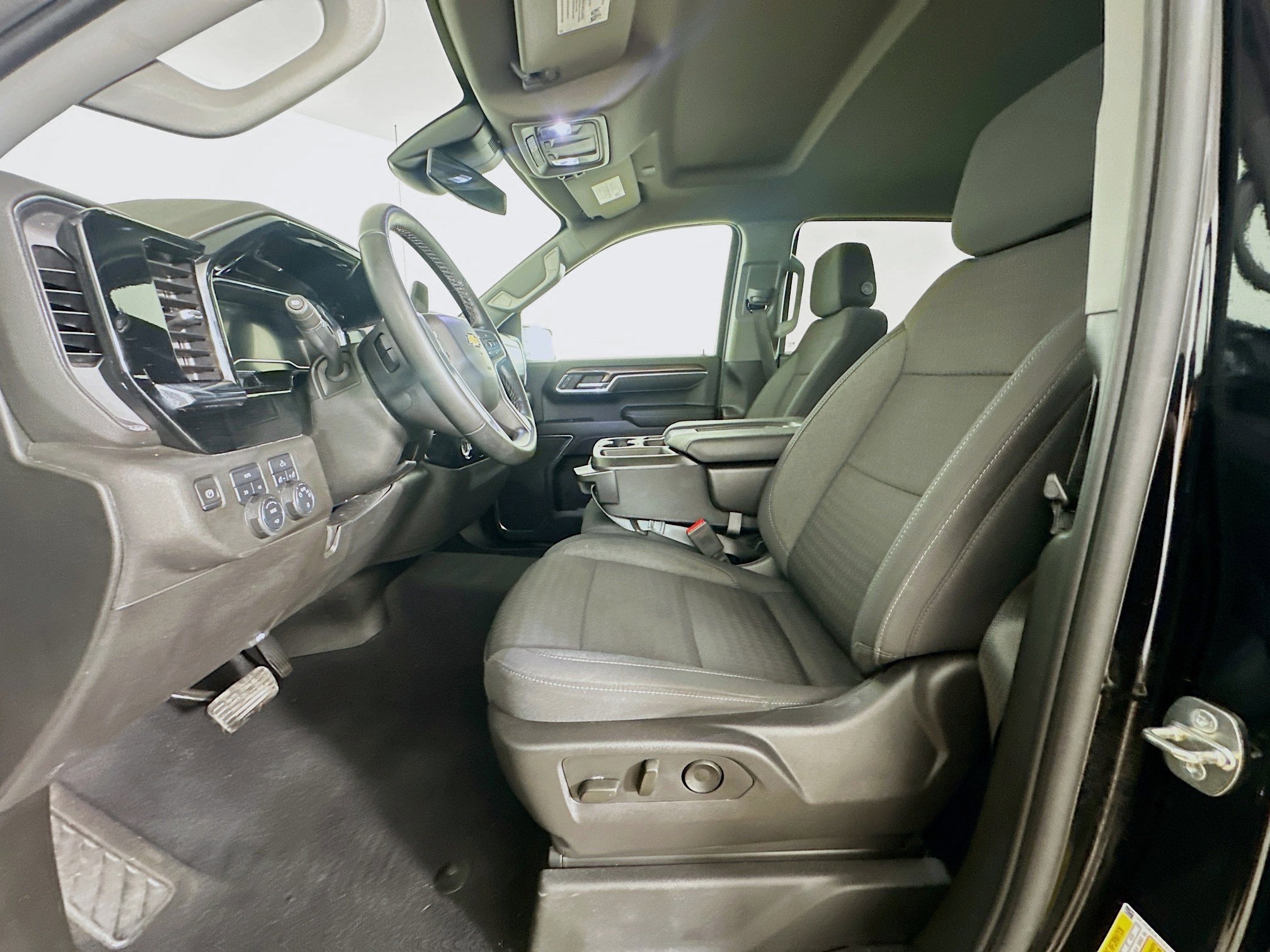 Used 2023 Chevrolet Silverado 1500 LT AWD/4WD image 13