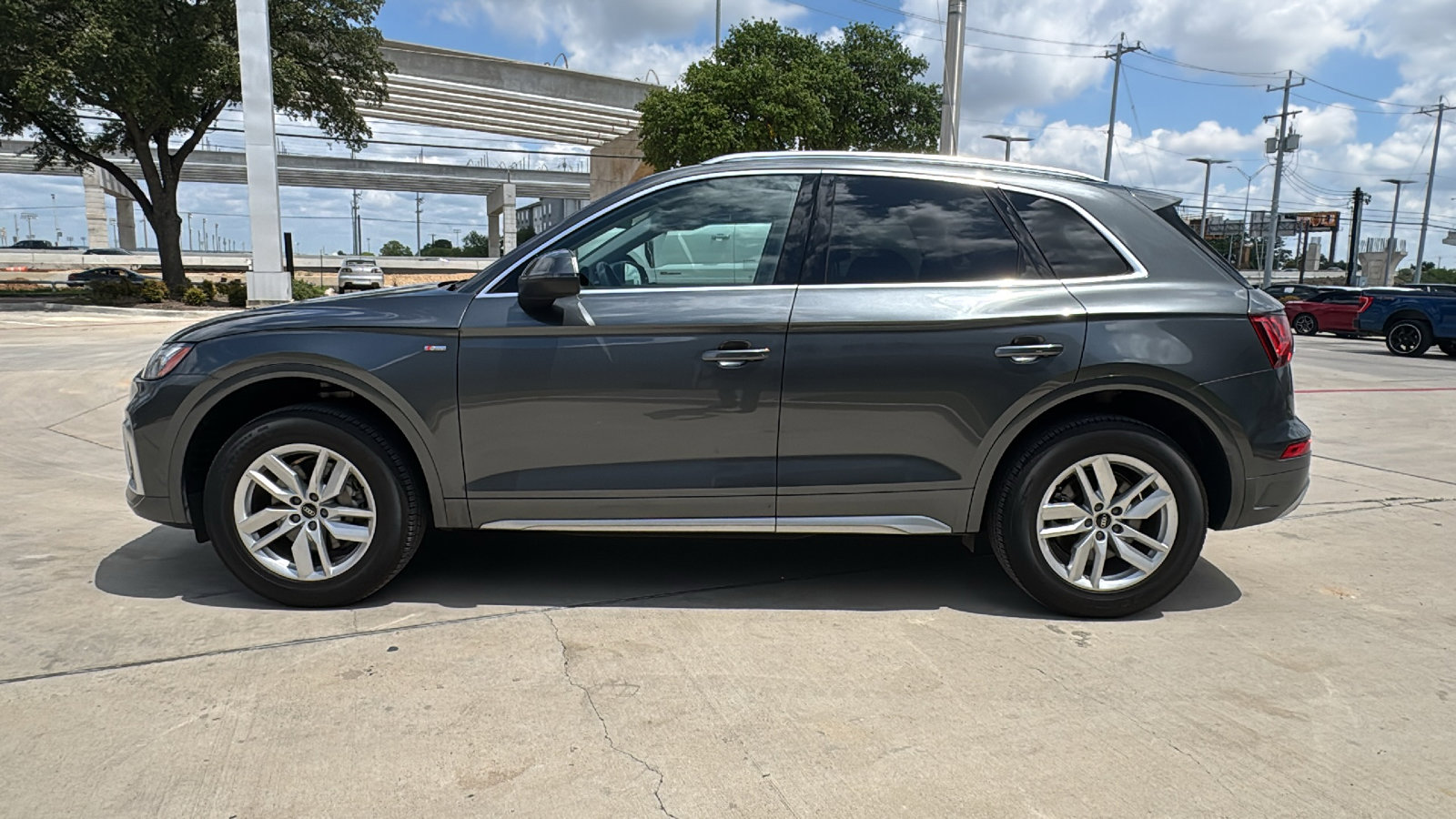 Used 2023 Audi Q5 2.0T Premium w/ Convenience Package AWD/4WD image 4