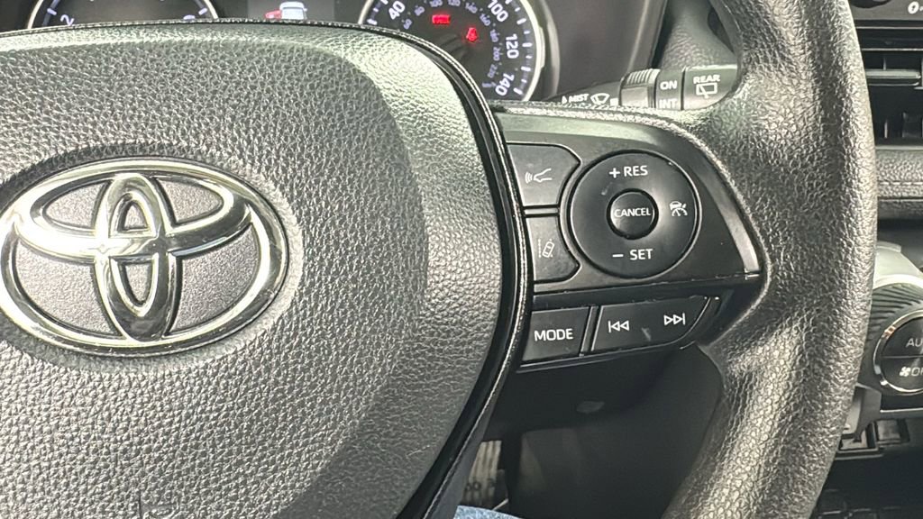 Used 2022 Toyota RAV4 XLE image 22