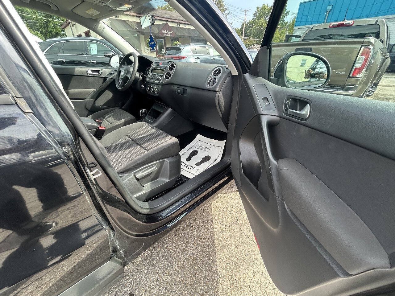 Used 2011 Volkswagen Tiguan S FWD image 8