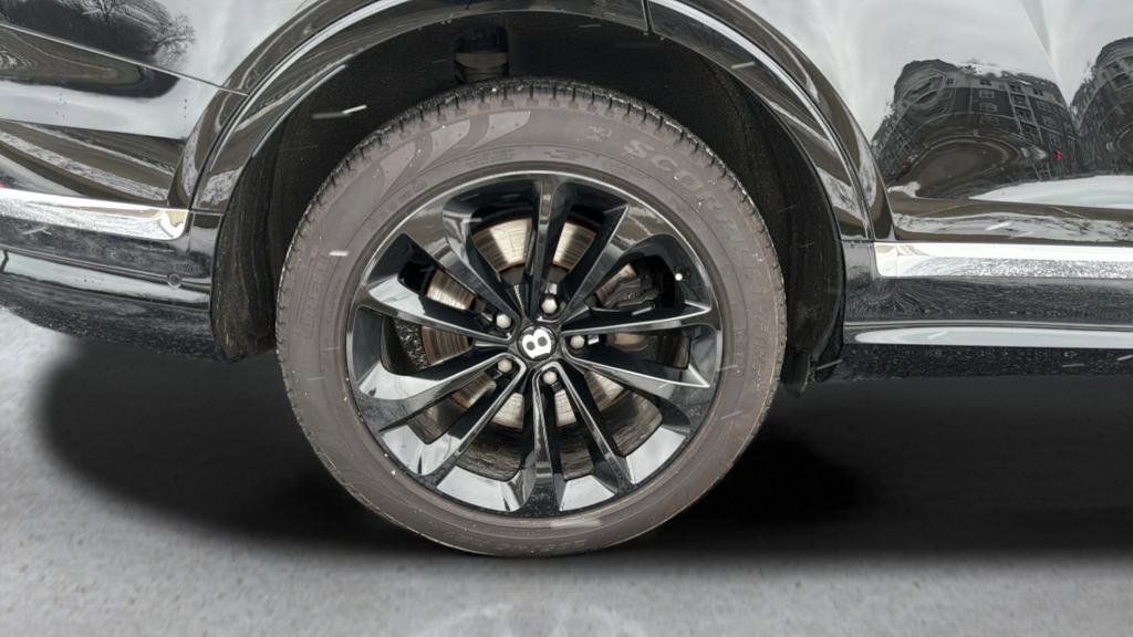 Used 2021 Bentley Bentayga image 17