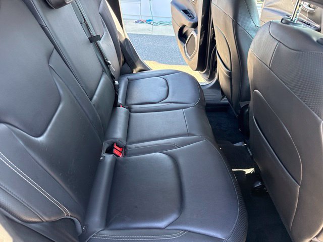 Used 2016 Jeep Renegade Limited FWD image 23