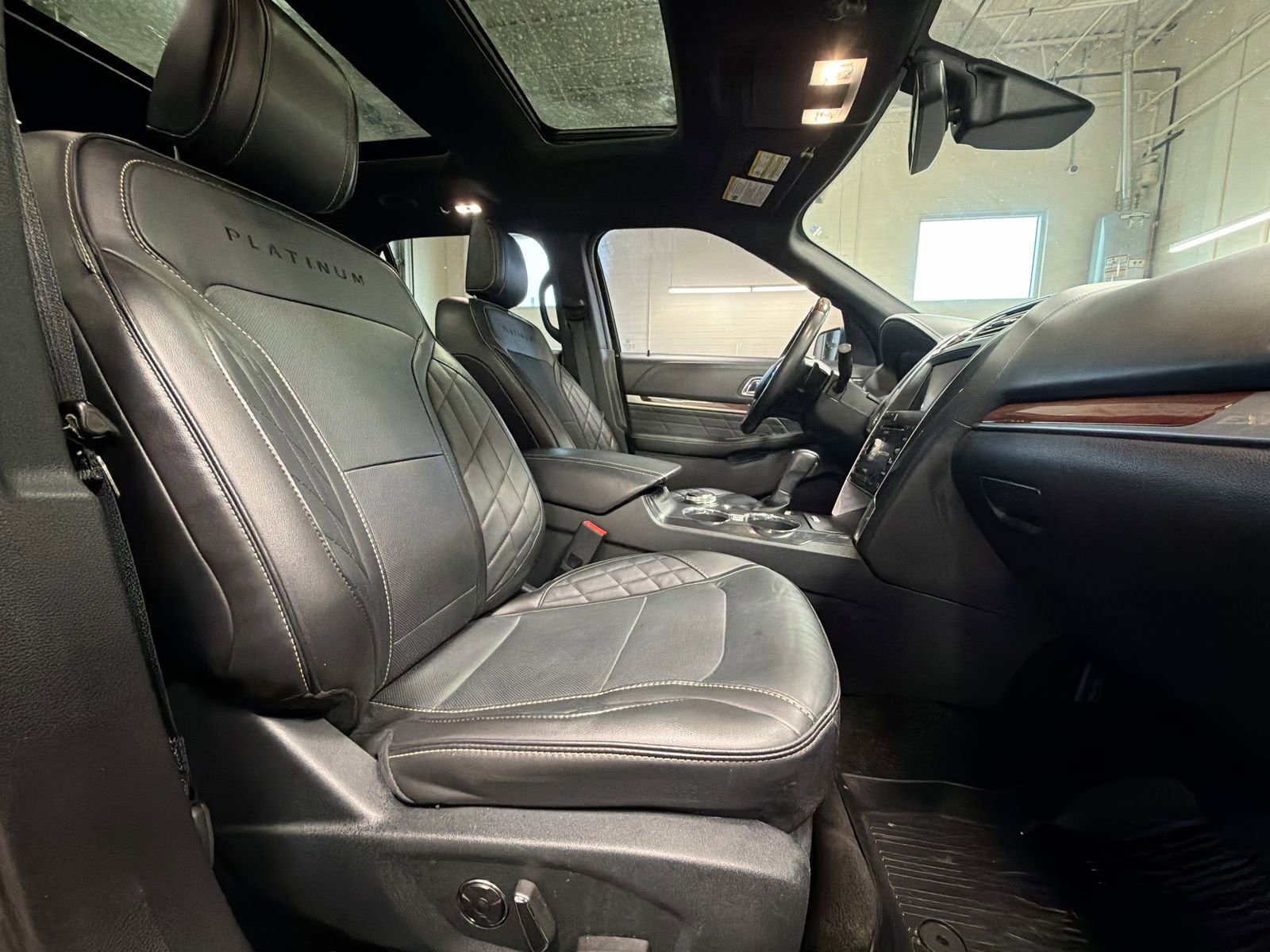 Used 2018 Ford Explorer Platinum image 26