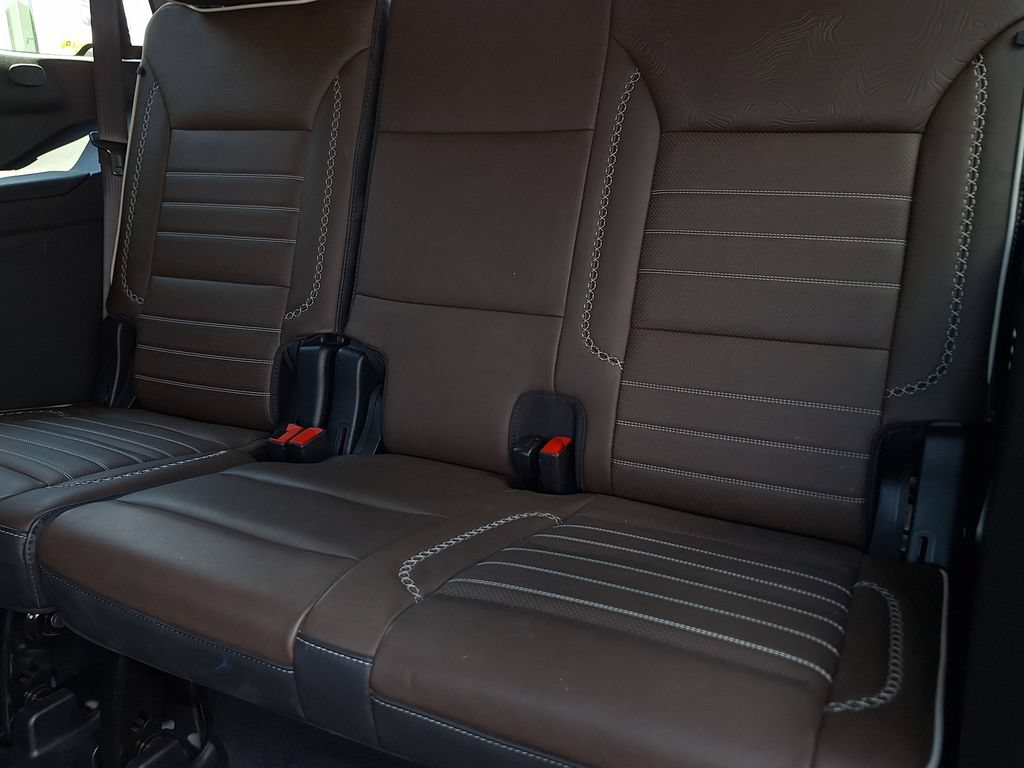 Used 2025 GMC Yukon Denali Ultimate AWD/4WD image 13