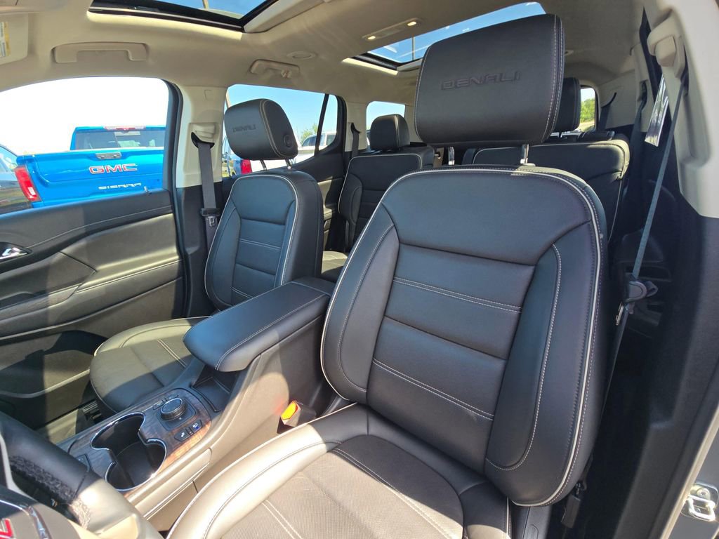 Used 2023 GMC Acadia Denali w/ Denali Ultimate Package AWD/4WD image 17