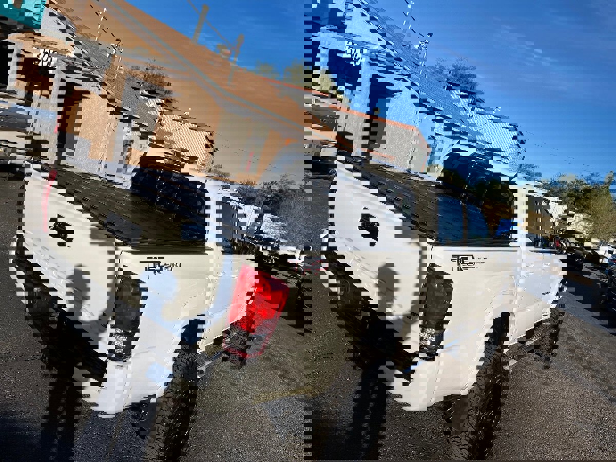 Used 2016 Toyota Tacoma TRD Sport image 47