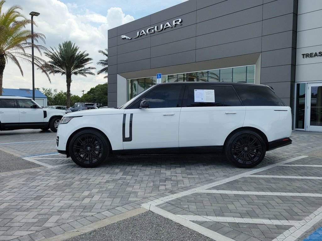 Used 2023 Land Rover Range Rover Long Wheelbase SE AWD/4WD image 2