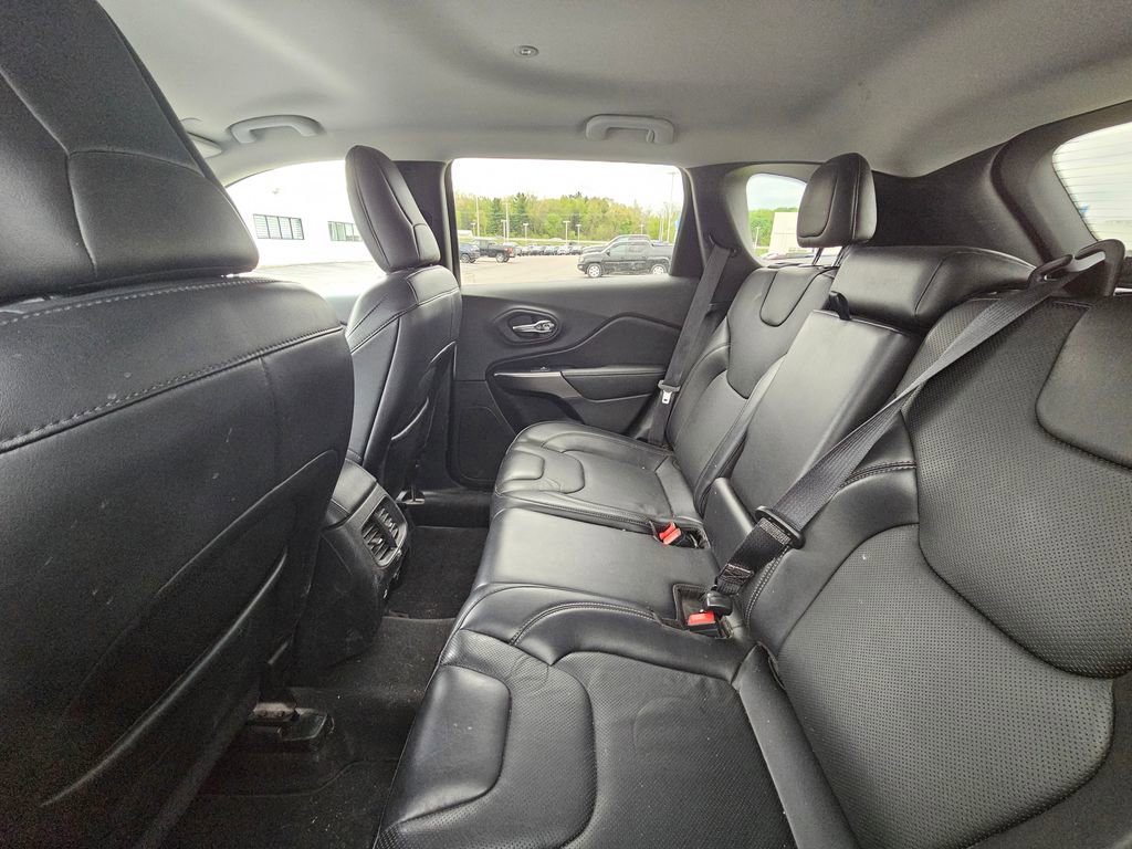 Used 2021 Jeep Cherokee Latitude Lux w/ Comfort/Convenience Group AWD/4WD image 9