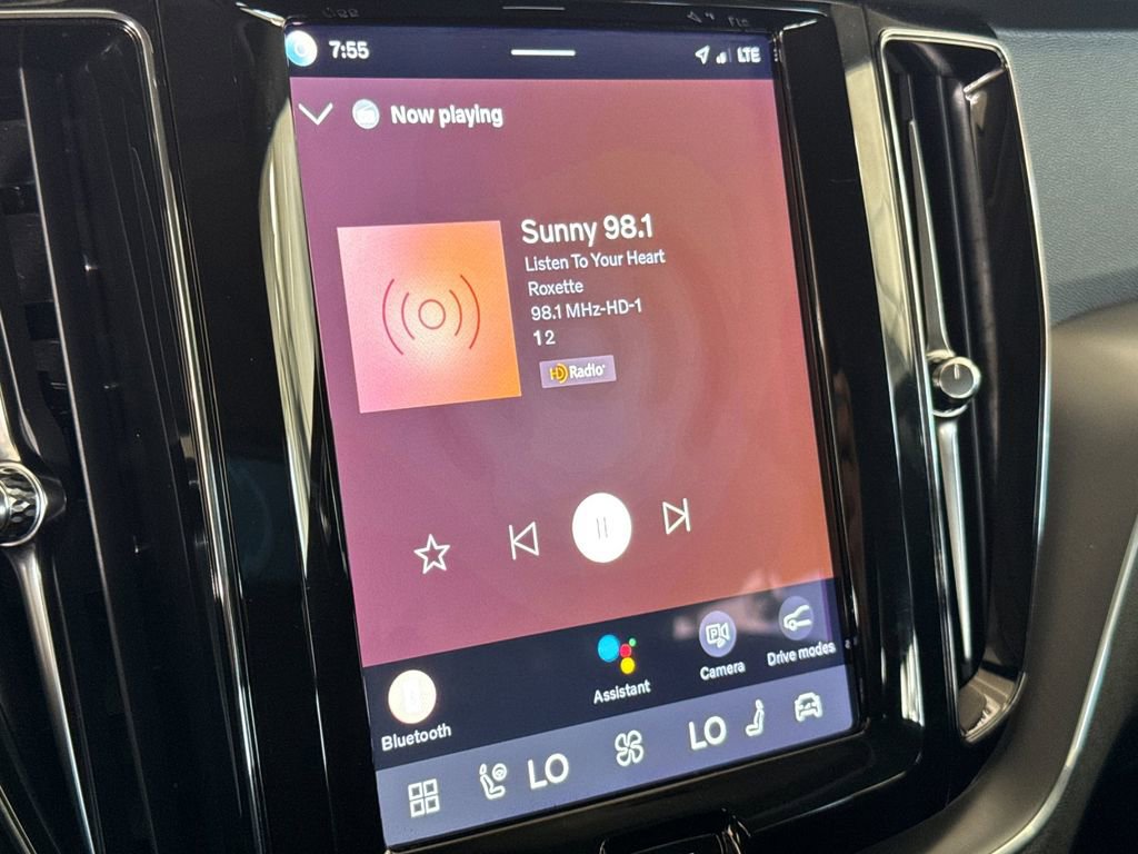 Certified 2025 Volvo XC60 B5 Core AWD/4WD image 17