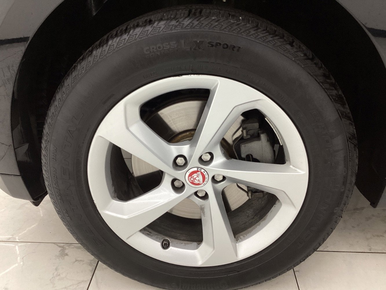 Used 2018 Jaguar F-PACE Premium image 51