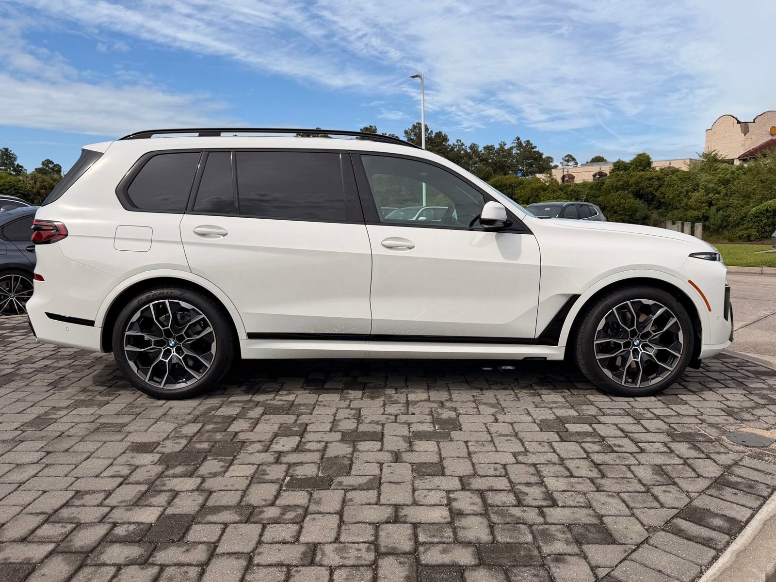 Used 2026 BMW X7 xDrive40i w/ M Sport Package AWD/4WD image 10