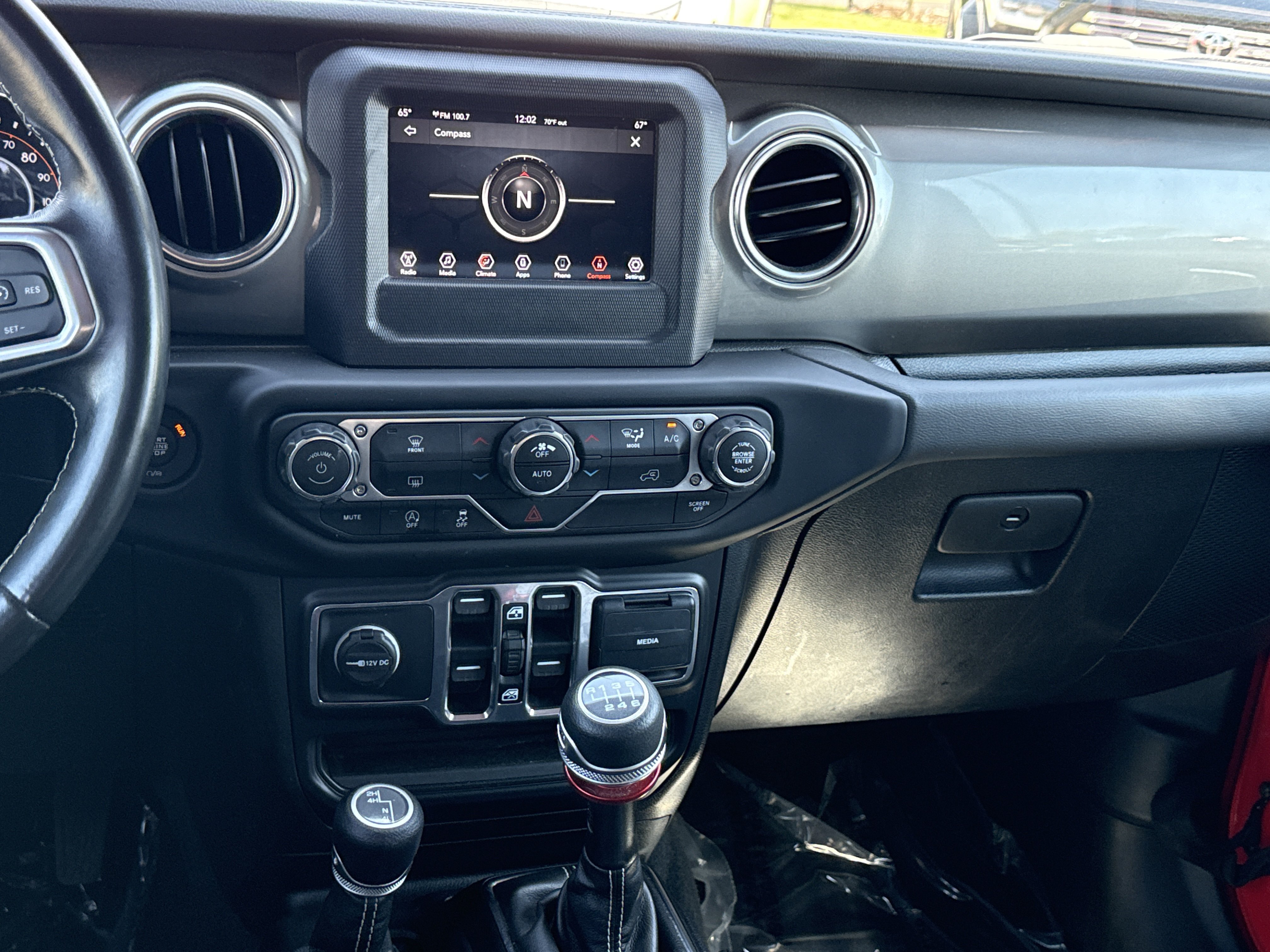 Used 2020 Jeep Wrangler Unlimited Sahara AWD/4WD image 30