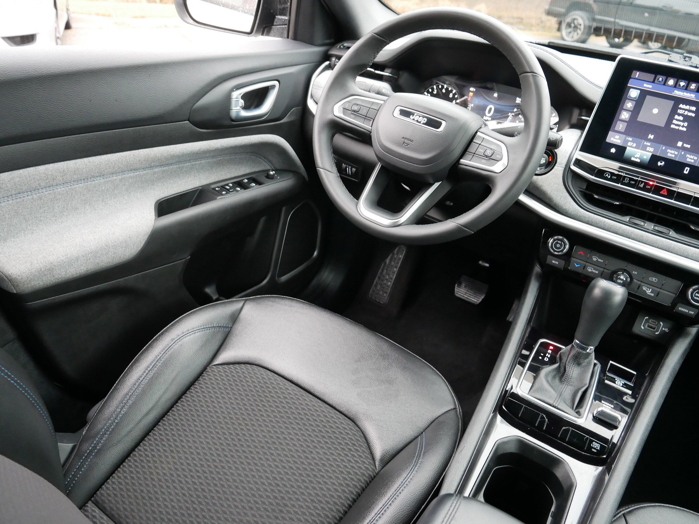 Certified 2024 Jeep Compass Latitude image 9