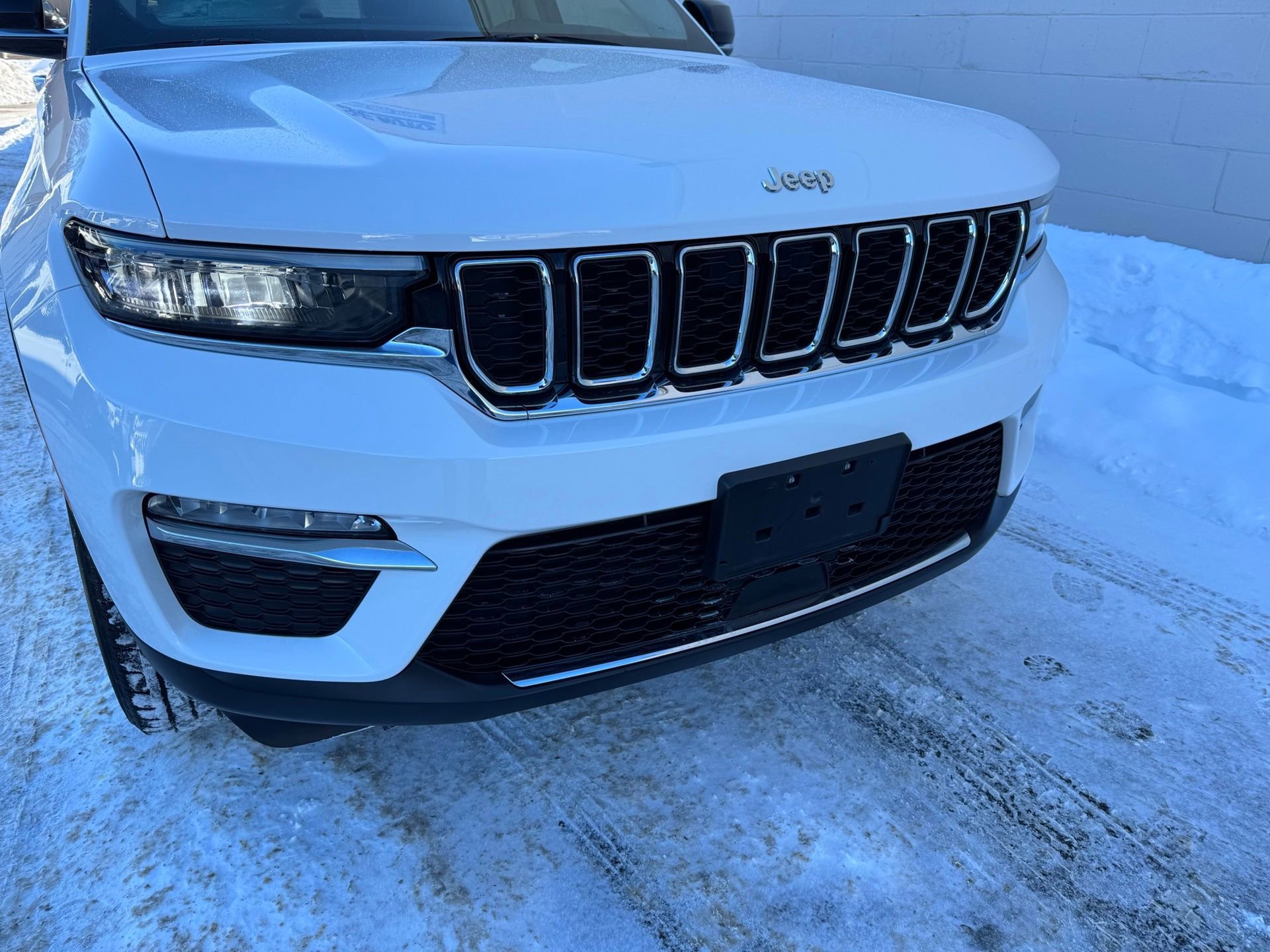 Used 2023 Jeep Grand Cherokee Limited image 7