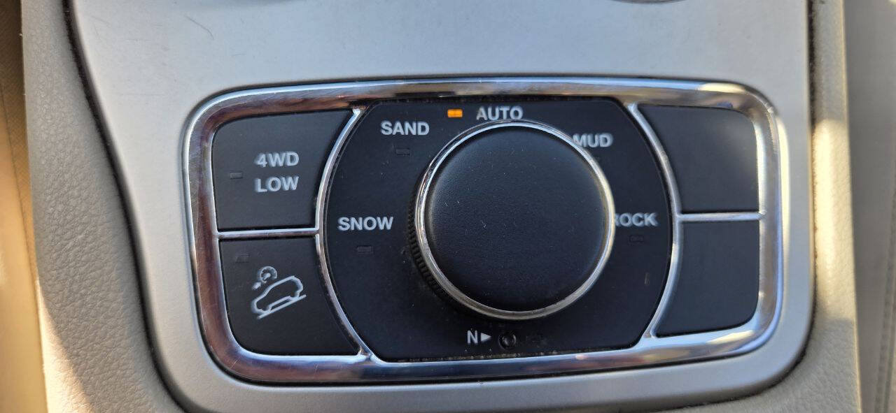 Used 2014 Jeep Grand Cherokee Limited w/ Luxury Group II AWD/4WD image 24