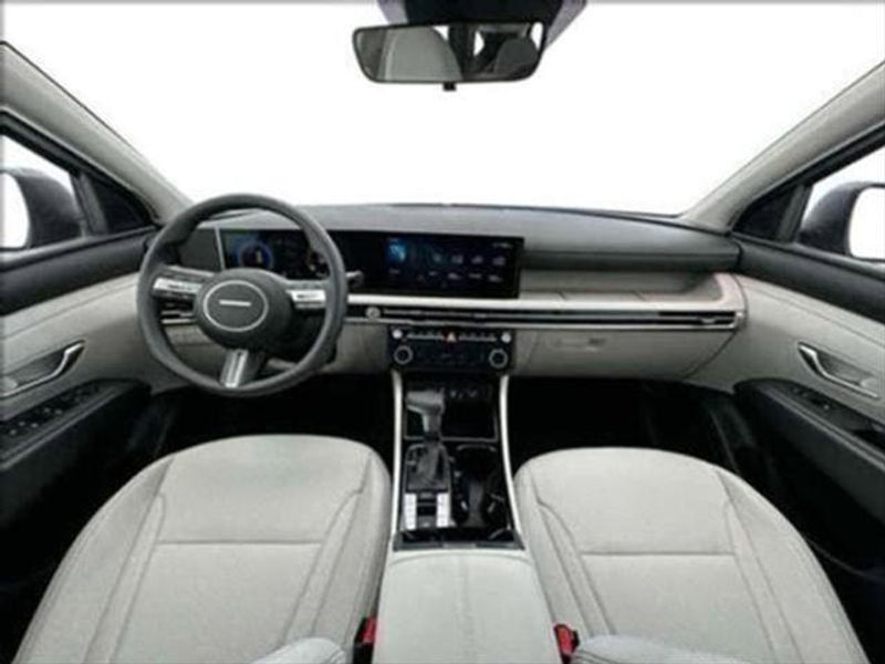 Used 2025 Hyundai Tucson SEL image 16