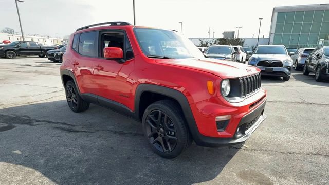 Used 2022 Jeep Renegade Latitude AWD/4WD image 2