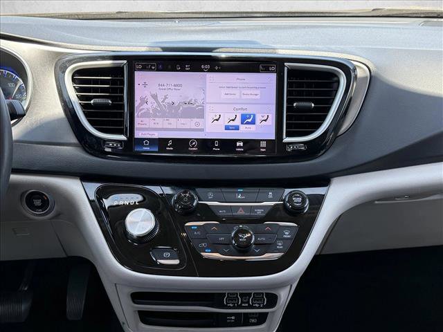 Used 2022 Chrysler Pacifica Touring-L FWD image 17