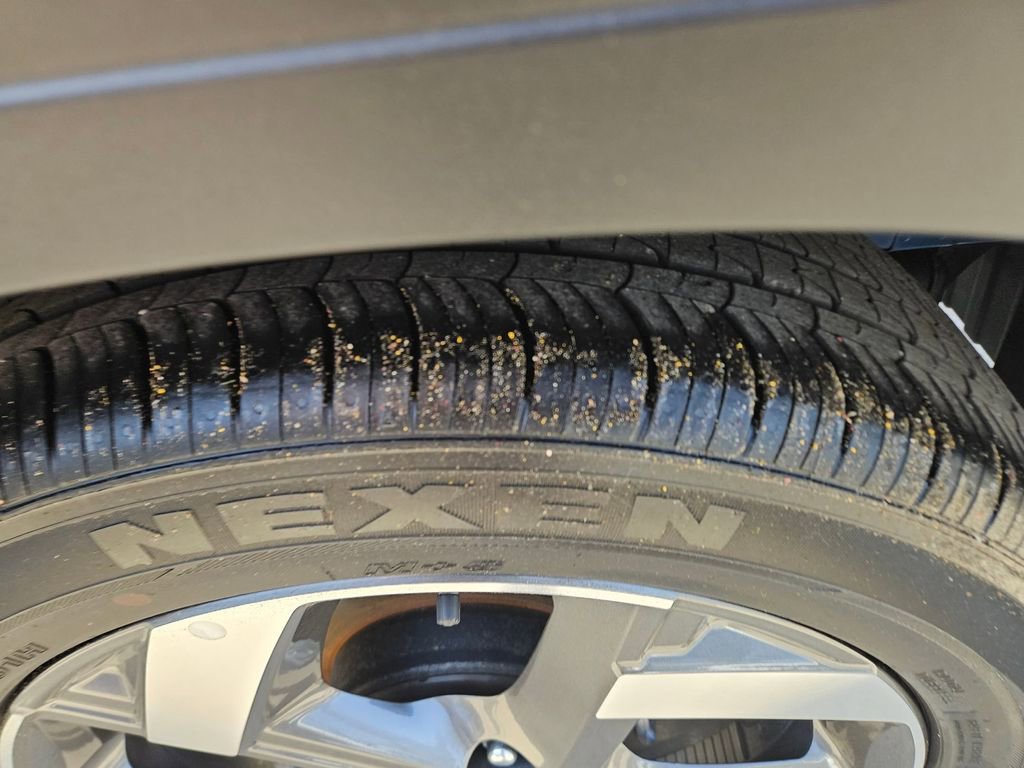 Used 2025 Hyundai Venue SEL image 26