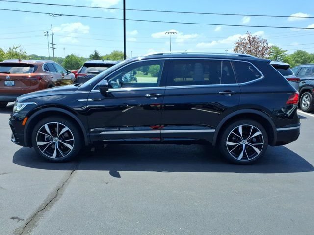Used 2024 Volkswagen Tiguan SEL R-Line AWD/4WD image 4
