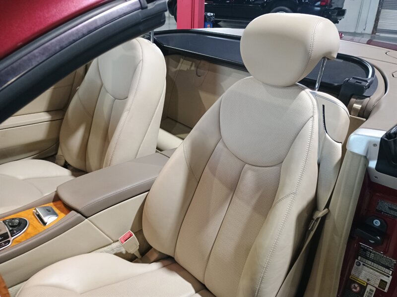 Used 2008 Mercedes-Benz SL 550 image 26