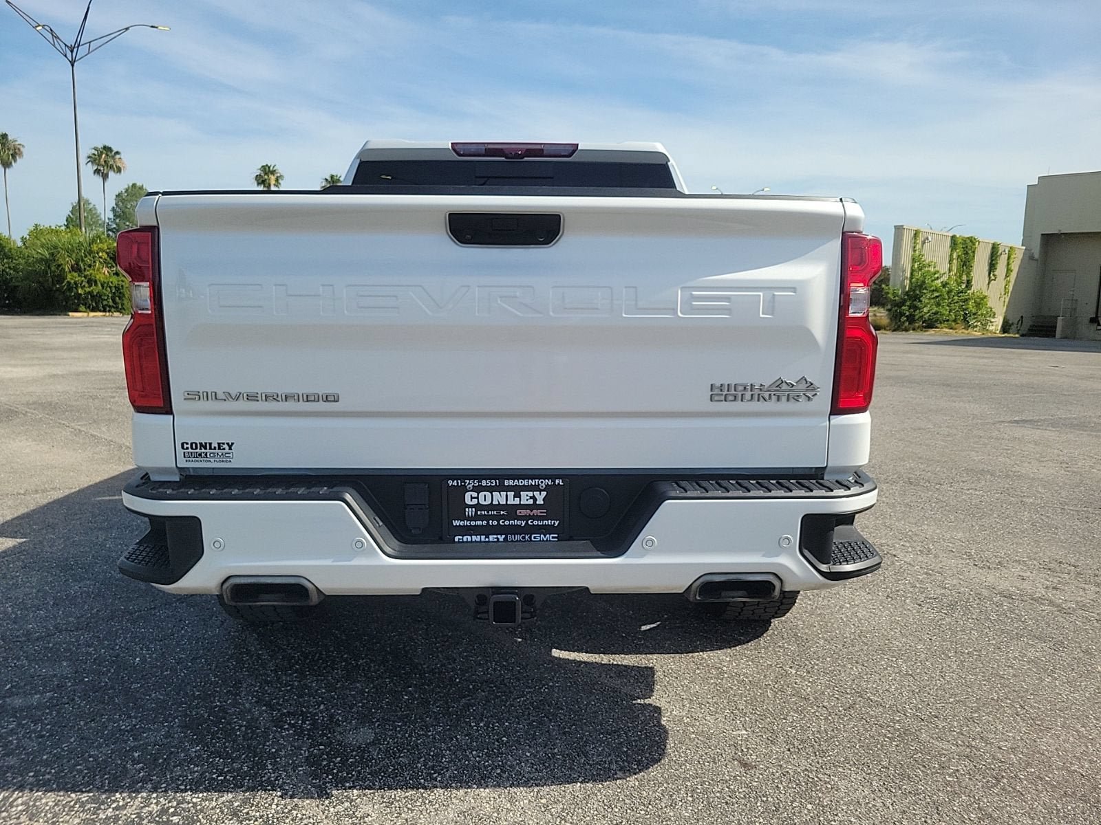Used 2024 Chevrolet Silverado 1500 High Country w/ Technology Package AWD/4WD image 7