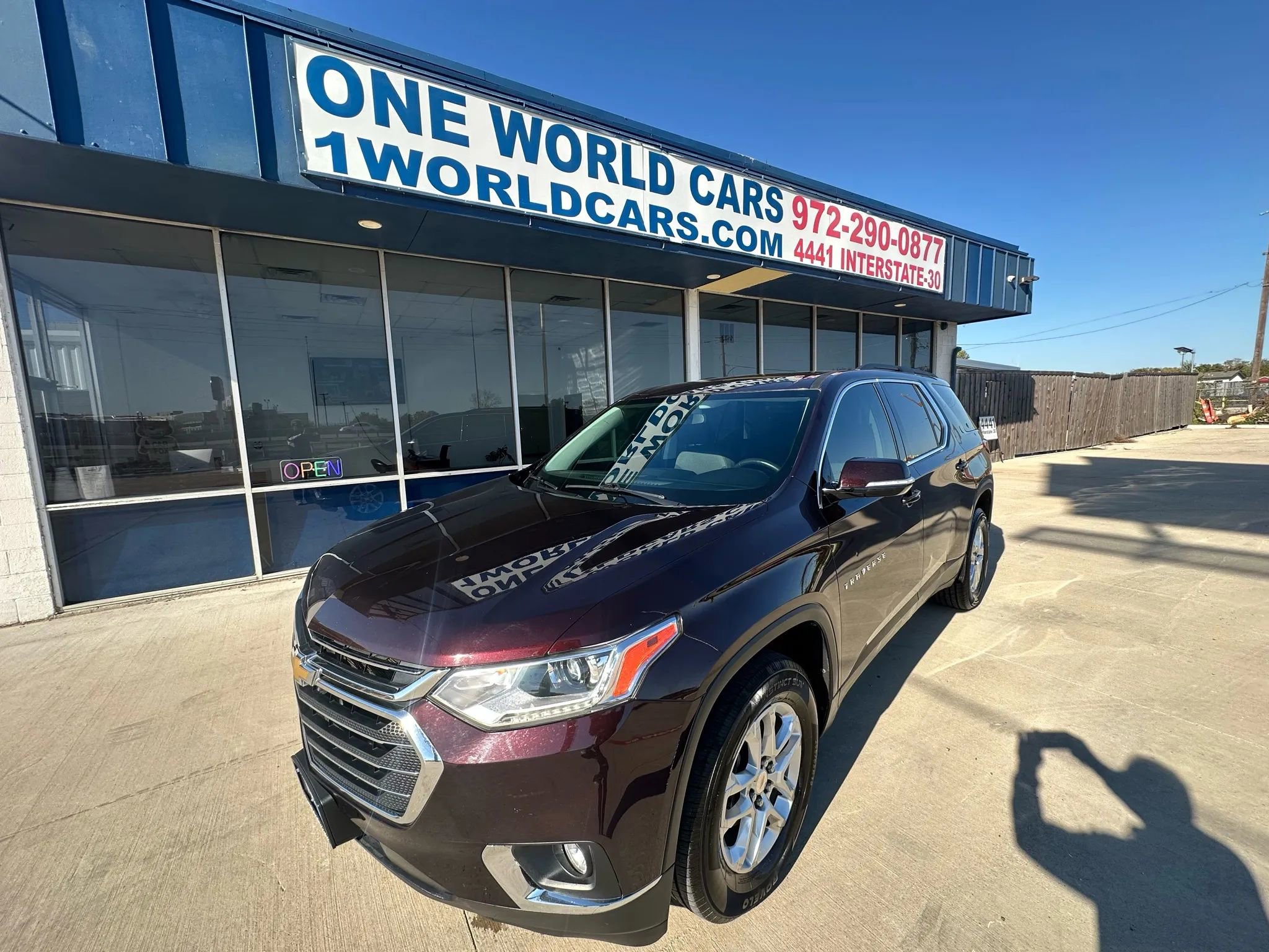 Used 2020 Chevrolet Traverse LT FWD image 1
