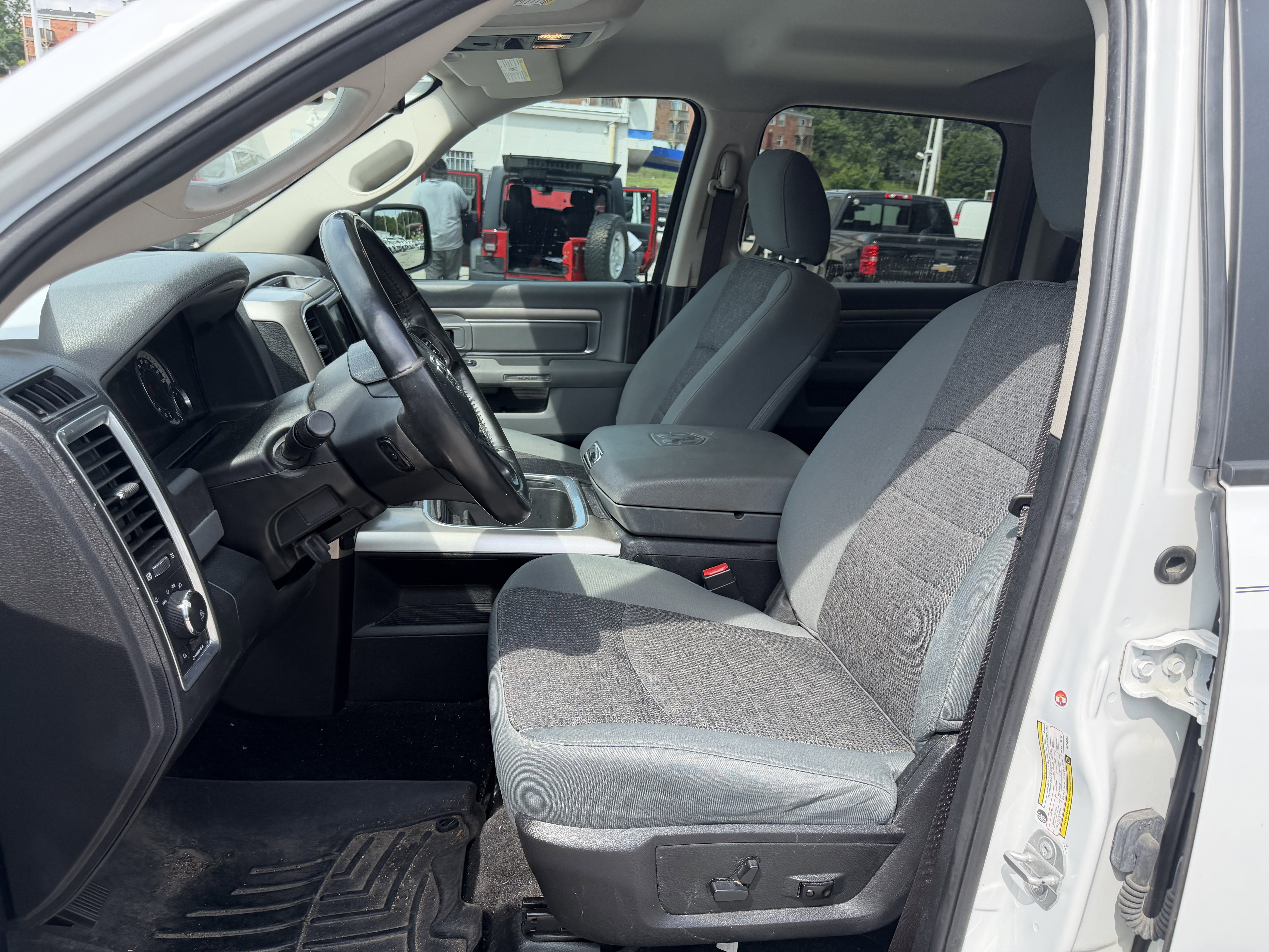 Used 2018 RAM 1500 Big Horn AWD/4WD image 12