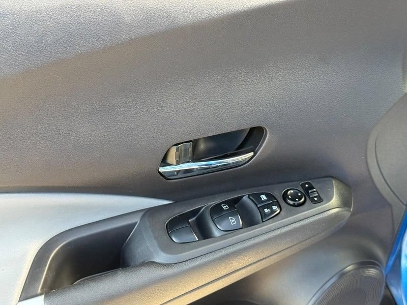 Used 2023 Nissan Kicks SR w/ SR Premium Package FWD image 18