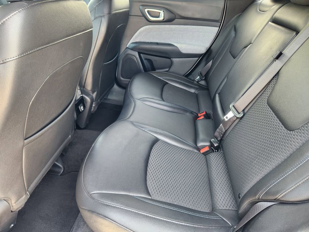 Used 2025 Jeep Compass Latitude AWD/4WD image 29