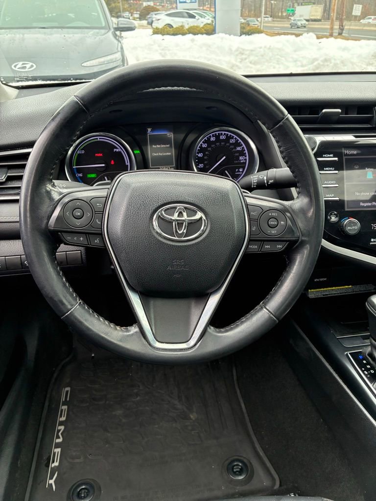 Used 2020 Toyota Camry SE w/ Sunroof Package image 24