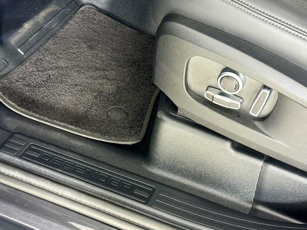 Used 2025 Land Rover Defender 130 S image 18