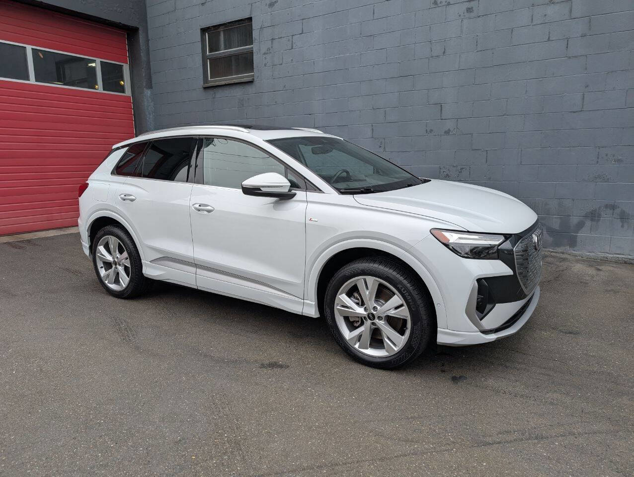 Used 2023 Audi Q4 e-tron Premium Plus w/ Premium Plus image 1