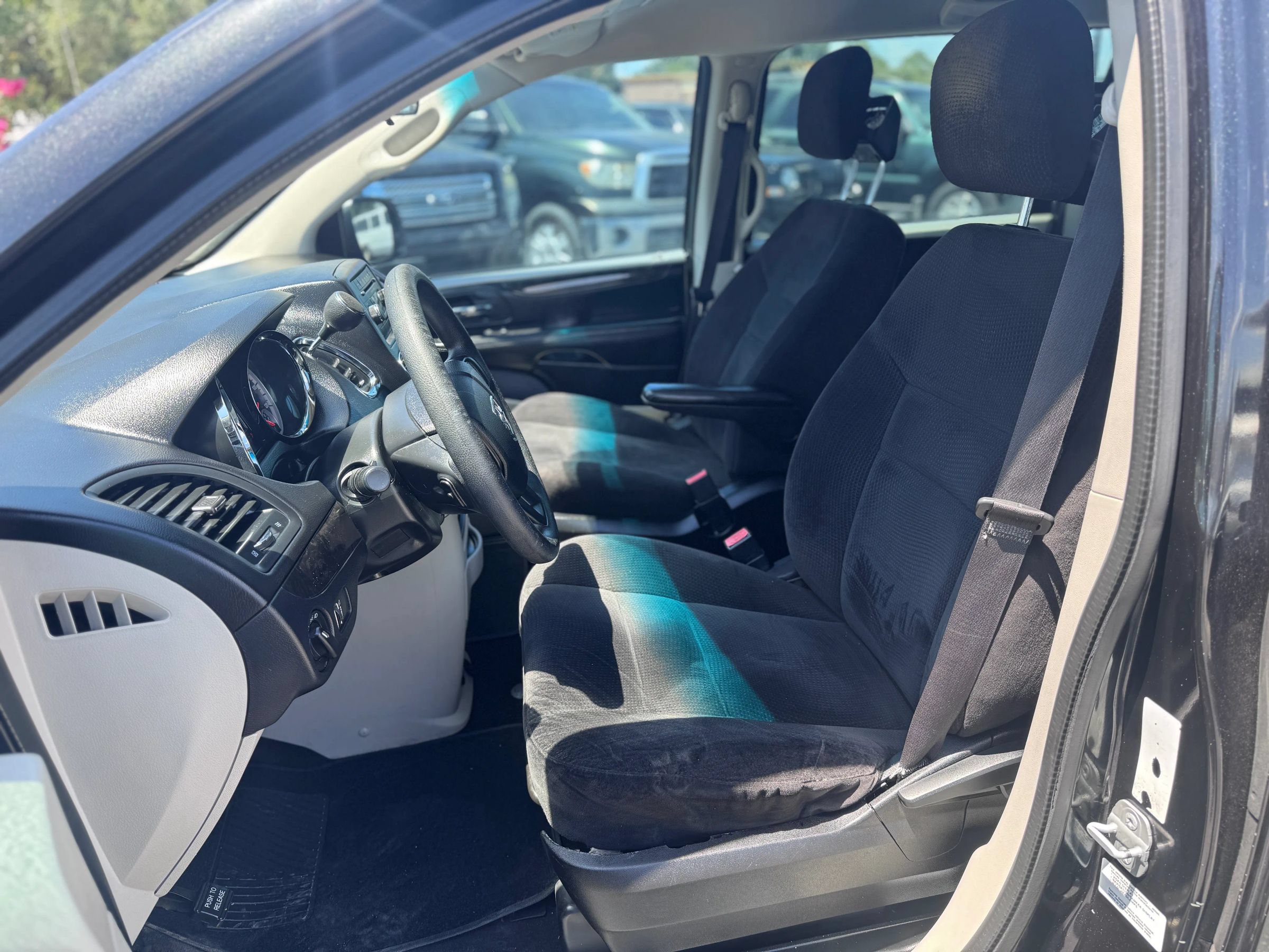 Used 2014 Dodge Grand Caravan American Value Package FWD image 9