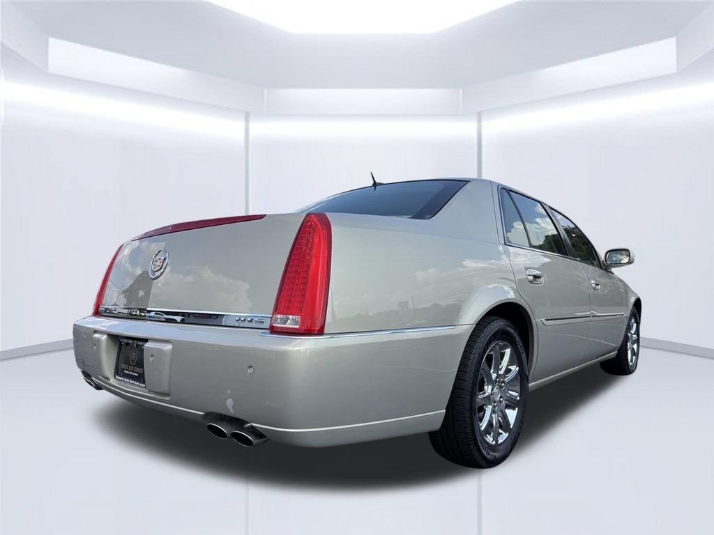 Used 2008 Cadillac DTS w/ Sun And Sound Package FWD image 6