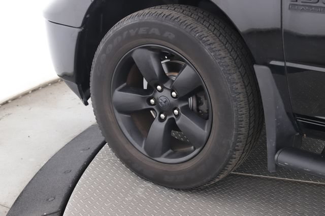 Used 2019 RAM 1500 Classic SLT w/ Black Appearance Group AWD/4WD image 13