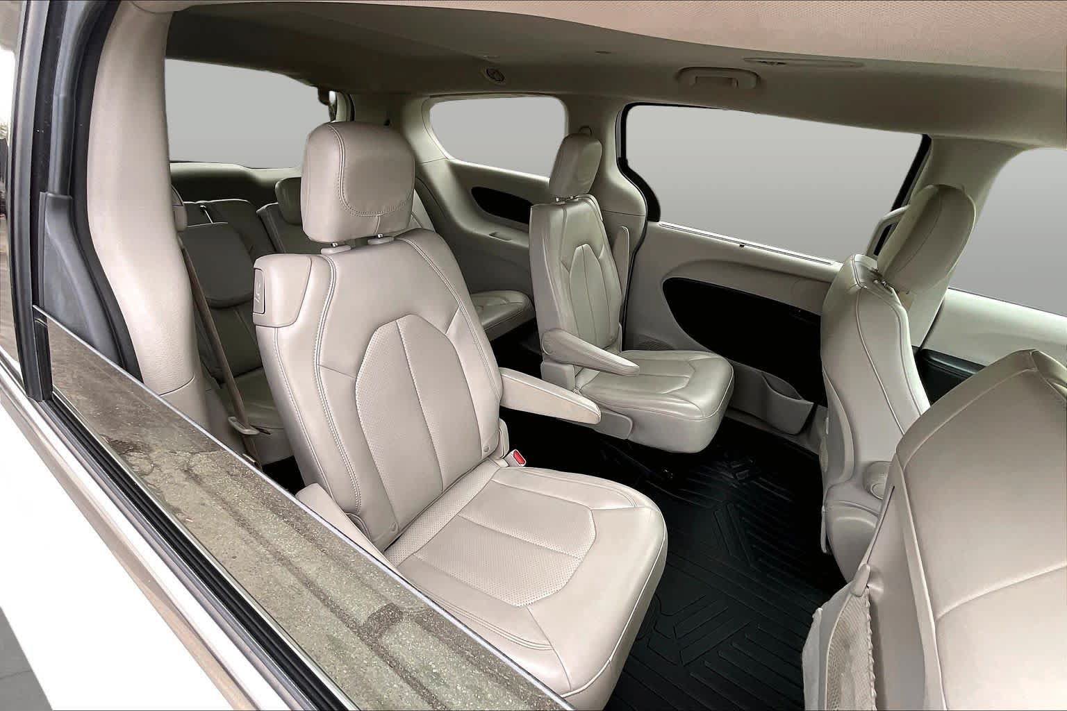 Used 2021 Chrysler Voyager Lxi FWD image 26