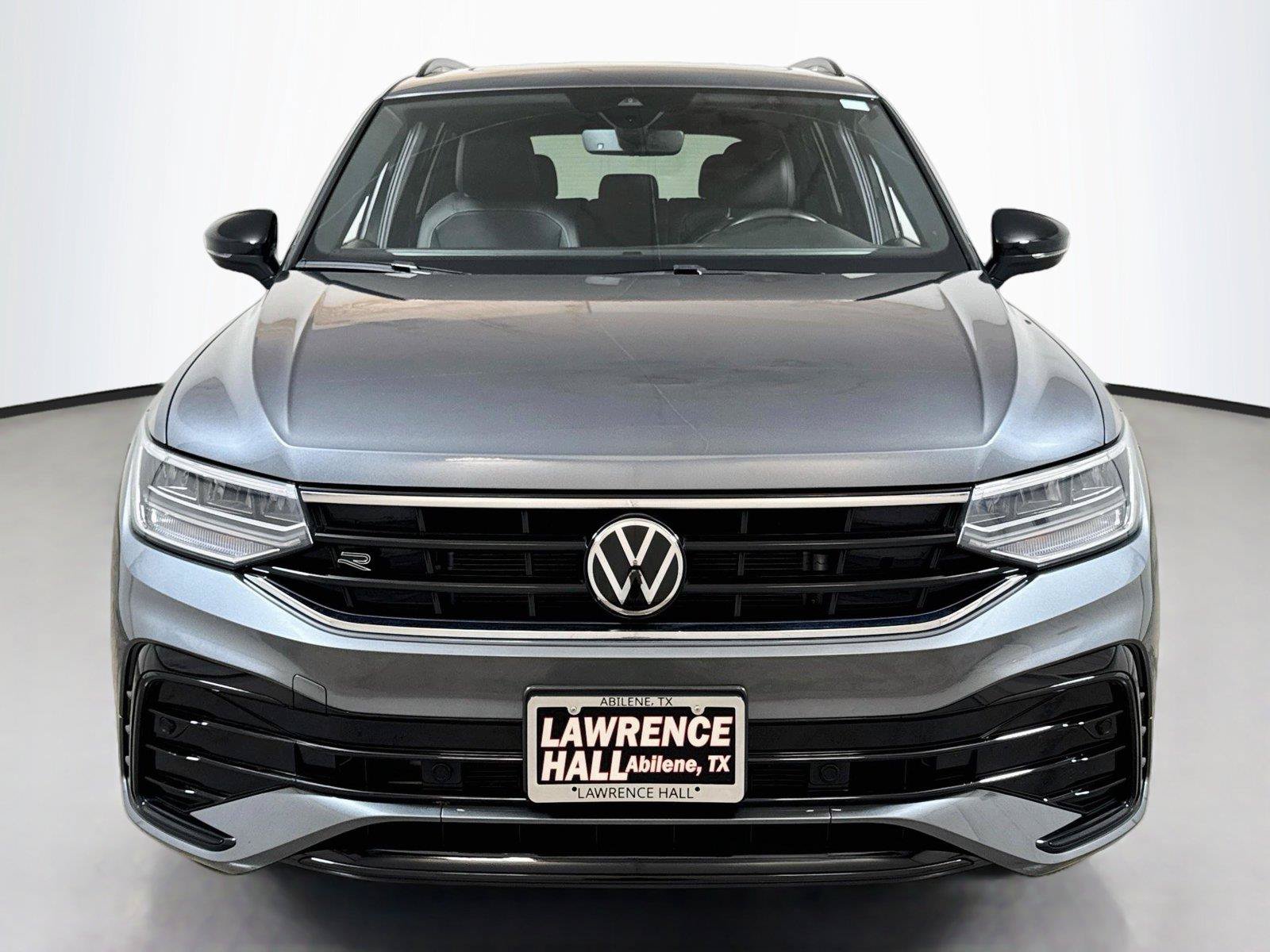 Used 2023 Volkswagen Tiguan SE R-Line FWD image 2