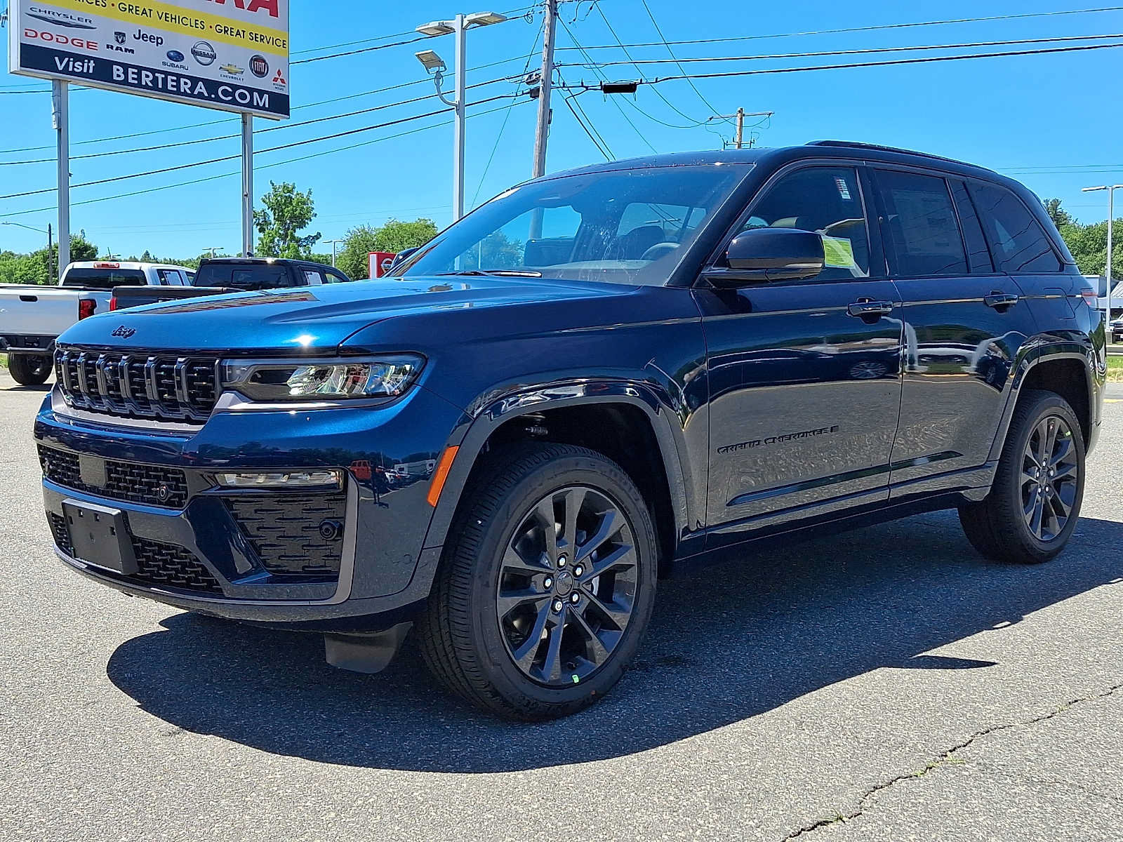 New 2026 Jeep Grand Cherokee Limited AWD/4WD image 2