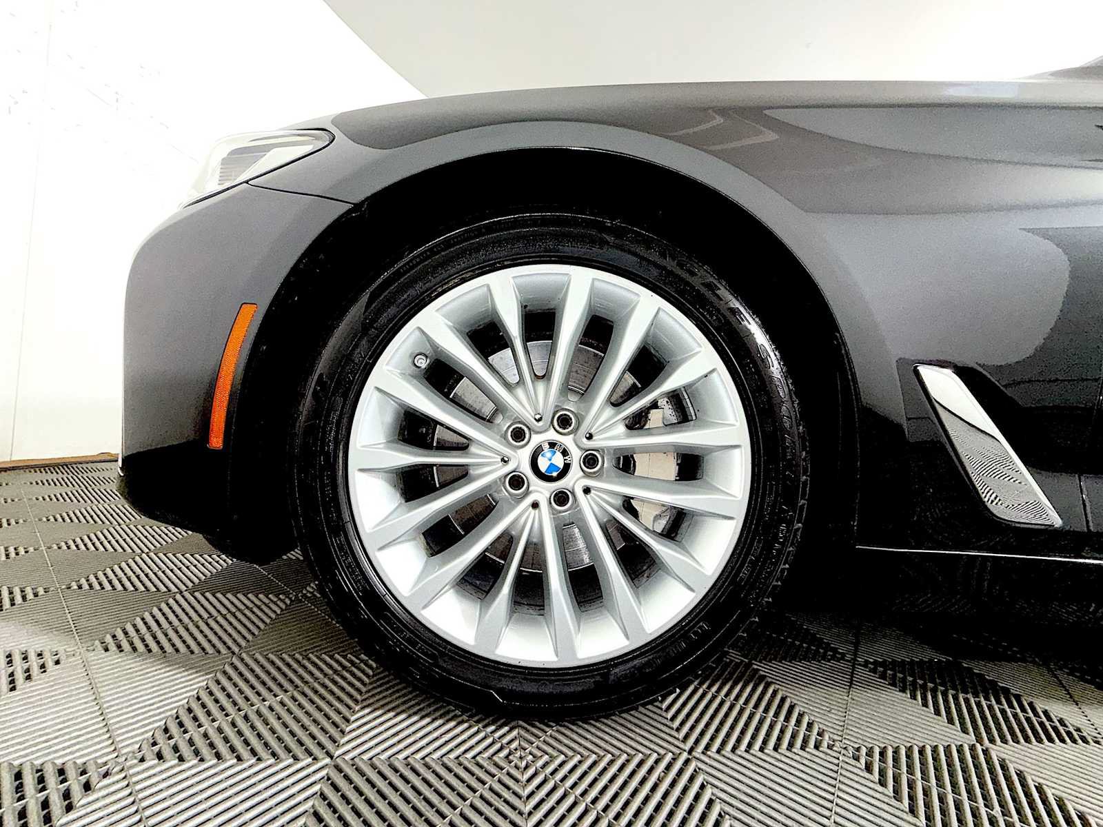 Used 2023 BMW 530i xDrive w/ Convenience Package AWD/4WD image 8