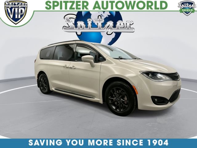 Used 2020 Chrysler Pacifica Touring-L image 2