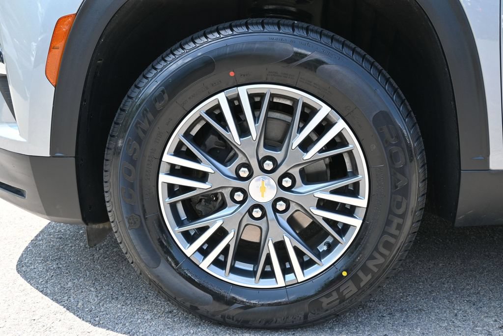 Used 2024 Chevrolet Traverse LT FWD image 11